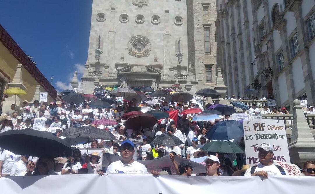 Marchan trabajadores del Poder Judicial en Guanajuato / Foto: Twitter @JavierA_Mx