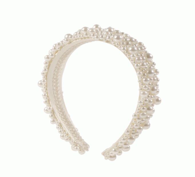 Peinados con diademas para lucir espectacular durante las fiestas decembrinas