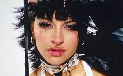 Cazzu: el particular accesorio que usa la cantante y que complica sus besos con Christian Nodal