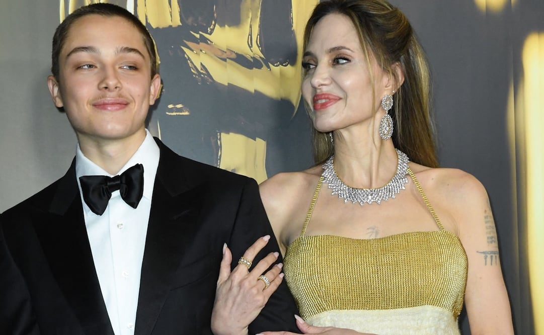 Angelina Jolie y Knox Leon Jolie-Pitt llegan a la 15.ª edición de los Premios de los Gobernadores en el Ray Dolby Ballroom de Los Ángeles. Foto: Jordan Strauss/Invision/AP.