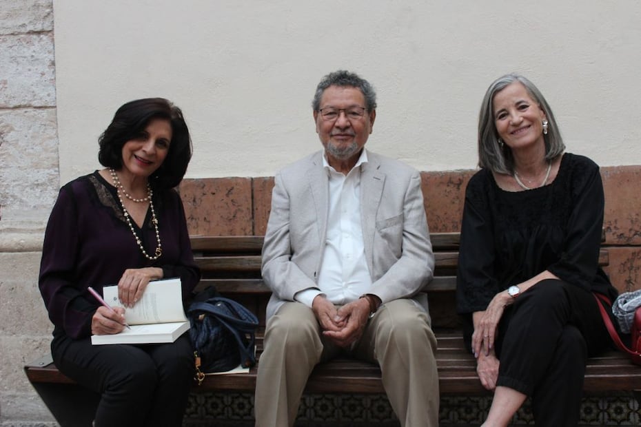 Mónica Castellanos, Élmer Mendoza y Mónica Lavín en expedición literaria.