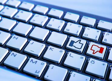 Facebook no destacará publicaciones de quienes aman las noticias falsas