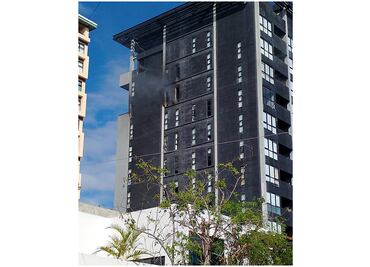 Reportan incendio en departamento del edificio “Buyan” al norte de Mérida, Yucatán; investigan las causas