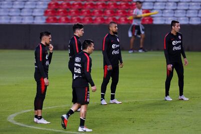 Chile enfrenta a México en uno de sus peores momentos