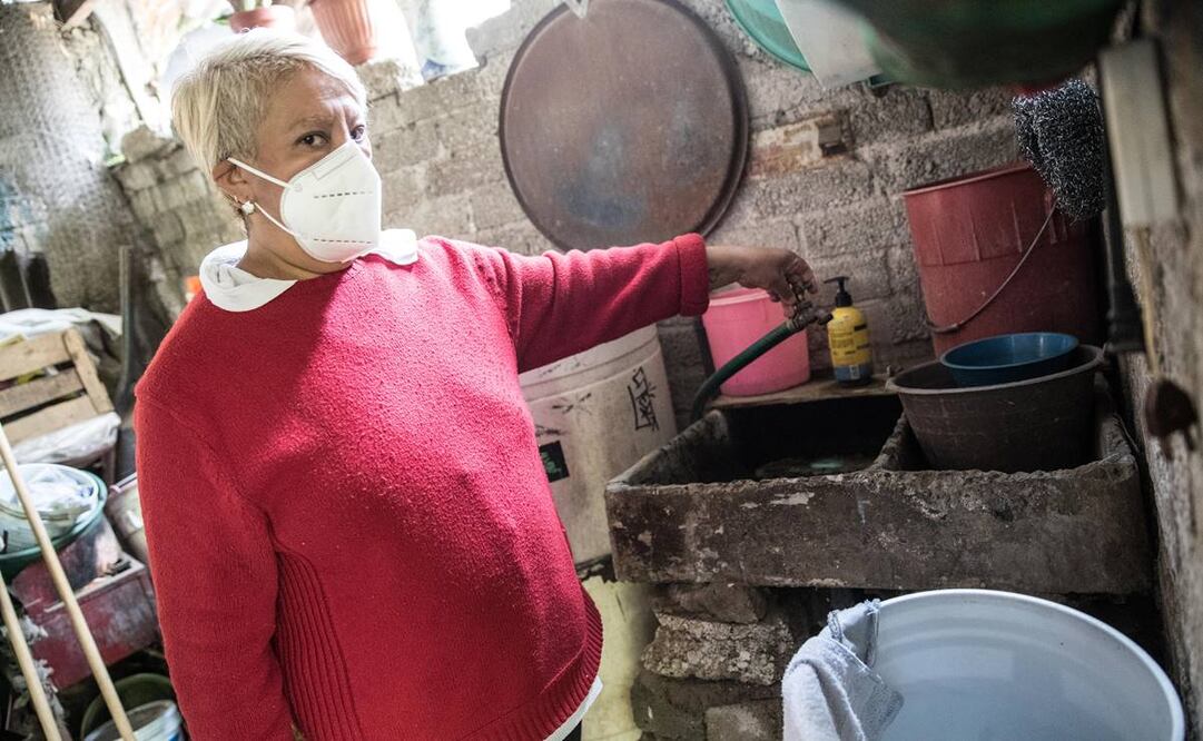 En el pueblo de San Bartolo Ameyalco, en Álvaro Obregón, los vecinos dijeron que el tandeo de agua llega a durar sólo tres horas, en dos días. Foto: Germán Espinosa/EL UNIVERSAL