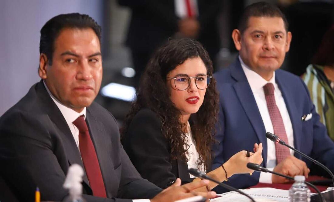 La secretaria de Gobernación asistió este jueves 31 de agosto a la reunión plenaria de los senadores de Morena. Foto: Segob