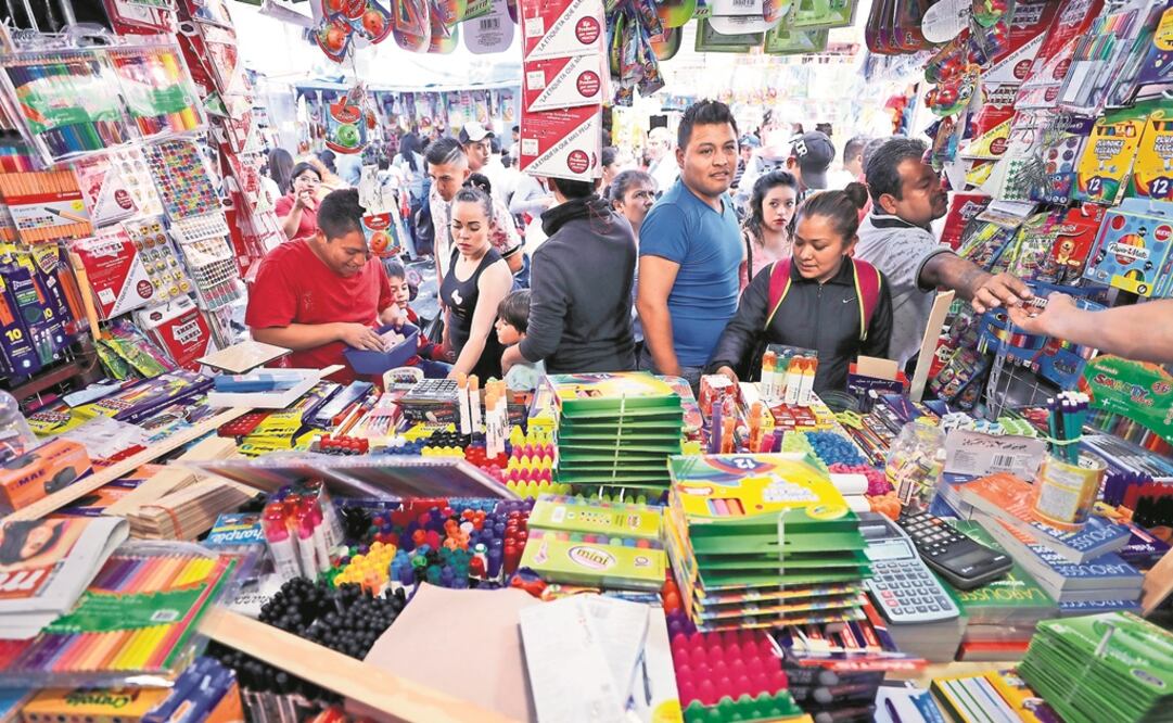 Comercialización de útiles, libros, uniformes, mochilas y calzado (Foto: Archivo)