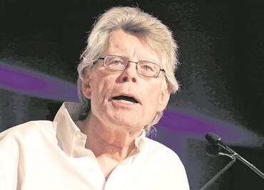 Escritora cuenta que solo 2 personas asistieron a presentación de su novela; Stephen King y otros autores se solidarizan