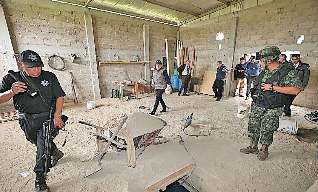 En una pequeña bodega localizada junto a una vivienda en obra negra fue hallado el boquete por donde se escapó el líder del Cártel de Sinaloa