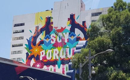 Rescatan a pintores que quedaron colgados de andamio en Reforma