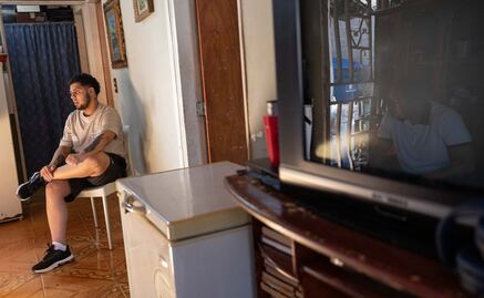 Migrantes deportados de EU: Venezolanos repatriados desde El Salvador transforman el "terror" del Cecot en música