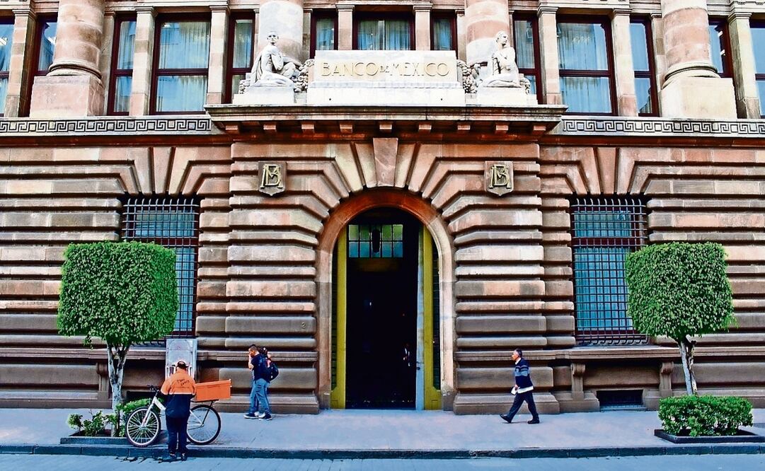 El Banco de México planea ajustar las disposiciones para las cuentas asociadas a la nómina a través de tarjetas de débito o crédito. Foto: Archivo | El Universal