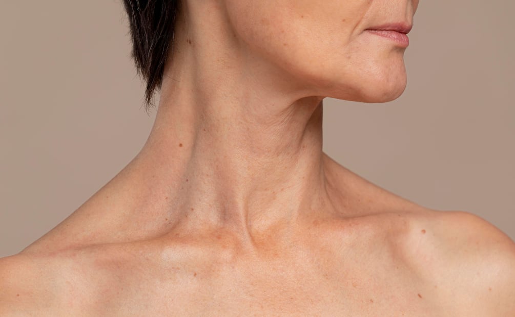 Tu cuello también influye en si te favorece más el cabello corto o largo. Foto: Freepik