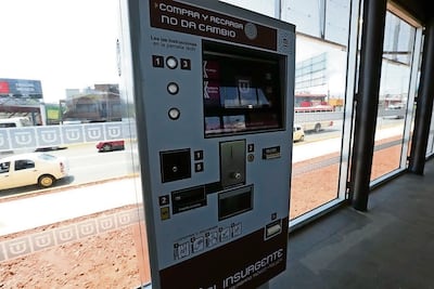 Instalan máquinas de tarjetas del Tren Interurbano México-Toluca