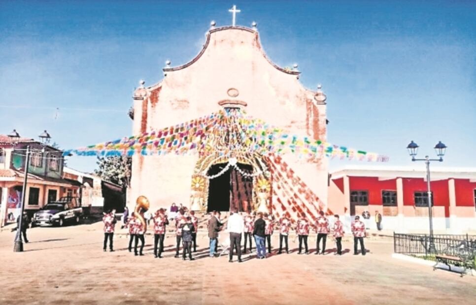 Pobladores y gobierno, juntos en reconstrucción de Catedral Purépecha