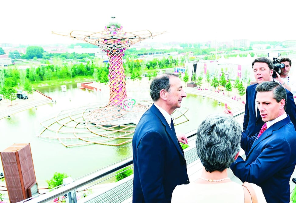 El presidente Enrique Peña Nieto recorrió los pabellones de México instalados en la "Expo Milán", acompañado por el primer ministro italiano Matteo Renzi (ESPECIAL)