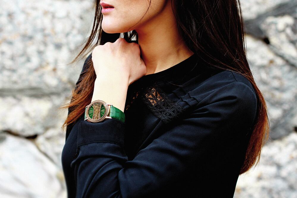 Corum diseña un arcoíris femenino en clave mecánica