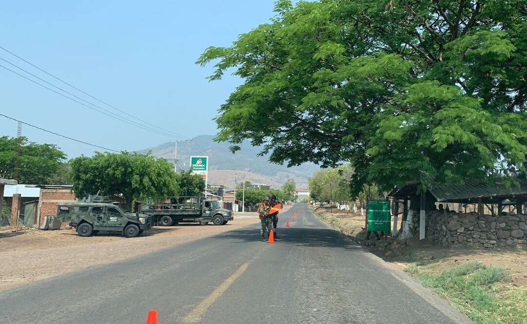 La seguridad en los principales accesos carreteros de ese municipio está a cargo de personal del Ejército Mexicano, Guardia Nacional y ocasionalmente Policía Estatal. Foto: Carlos Arrieta / EL UNIVERSAL