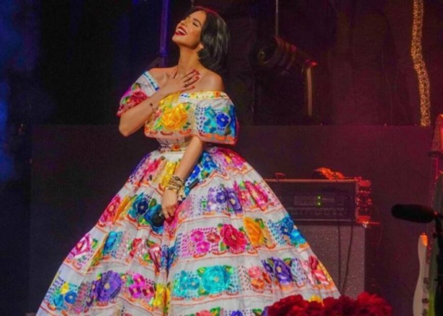 Ángela Aguilar: ¿Quién diseña los vestidos que usa en sus conciertos?