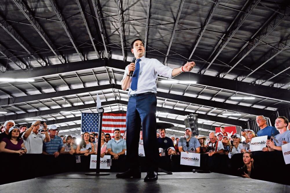 El precandidato republicano y senador Marco Rubio, durante un mitin de campaña en Sarasota, Florida, el martes (PAUL SANCYA. AP)