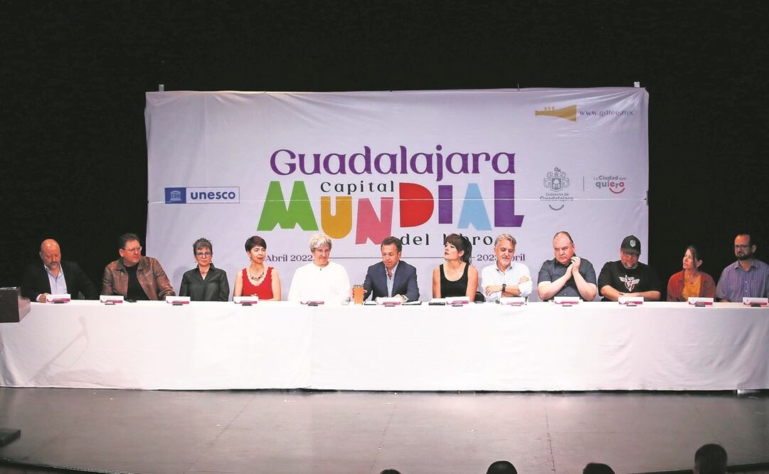 La presentación de las convocatorias estuvo presidida por el alcalde de Guadalajara, Pablo Lemus, a quien acompañaron escritores como Antonio Ortuño, Cecilia Eudave, Trino, Eugenio Partida y Alejandra Xanic, que impartirán los talleres literarios. 