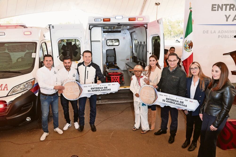 El gobernador Esteban Villegas recibió 32 ambulancias y aparatos funcionales para la población vulnerable. Foto: Especial