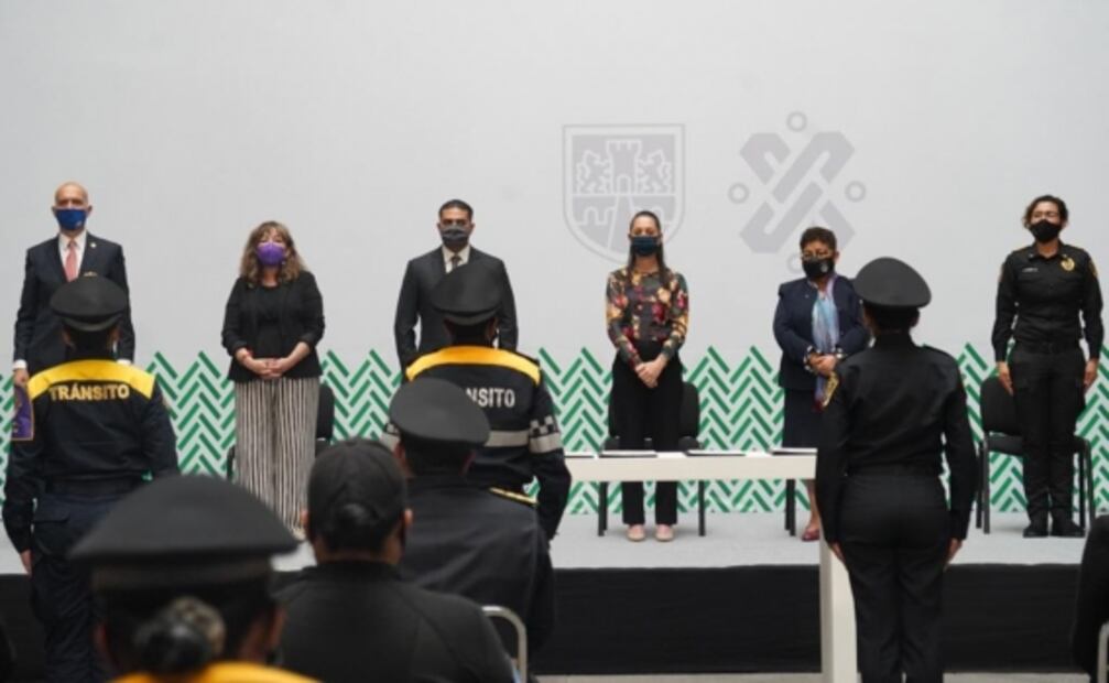 Sheinbaum entrega ascensos a mil 571 mujeres policías de la CDMX 