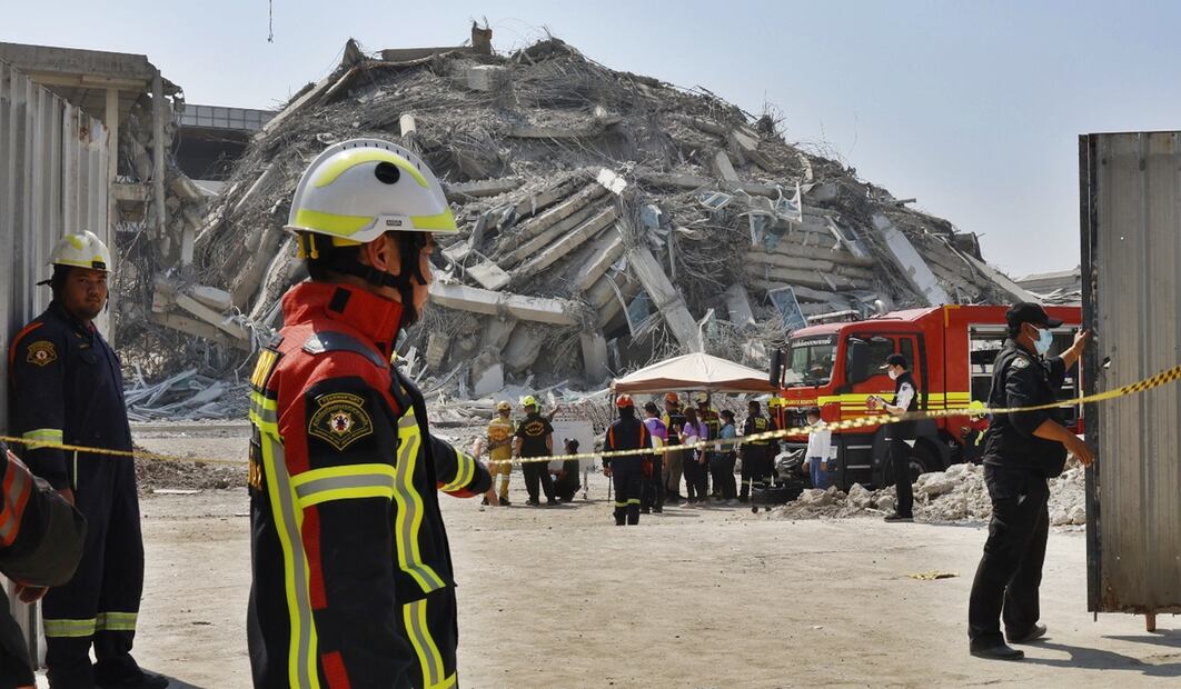 Un terremoto de magnitud 7.7 golpeó Tailandia provocando la caída de un rascacielos en construcción, el 28 de marzo de 2025. Foto: EFE