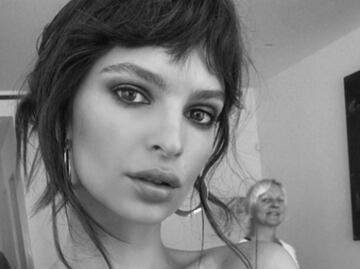 Emily Ratajkowski publica sexy foto semidesnuda