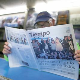 Crisis argentina arrastra al peso y bolsas en México