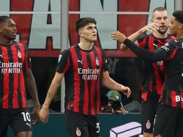 AC Milan derrota a la Roma sin Santiago Giménez en la convocatoria