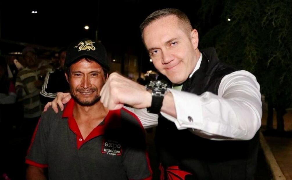 El alcalde de Cuajimalpa realizó una visita sorpresa a las afueras del área de urgencias del Hospital General de México. Foto: Especial