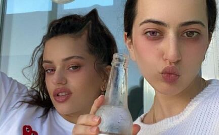 Conoce a Pili, la hermana inseparable de Rosalía, que diseña los originales looks que todos quieren imitar