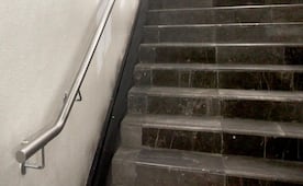 Muere hombre en situación de calle afuera del Metro Guerrero; suman tres fallecimientos recientes en instalaciones del STC