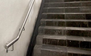 Muere hombre en situación de calle afuera del Metro Guerrero; suman tres fallecimientos recientes en instalaciones del STC