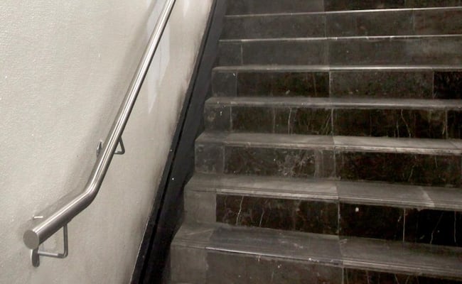 Muere hombre en situación de calle afuera del Metro Guerrero; suman tres fallecimientos recientes en instalaciones del STC