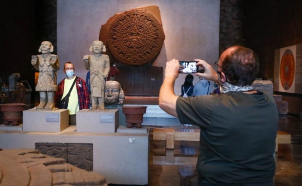 El 8M, vacunas y reapertura de museos, entre las fotos de la semana