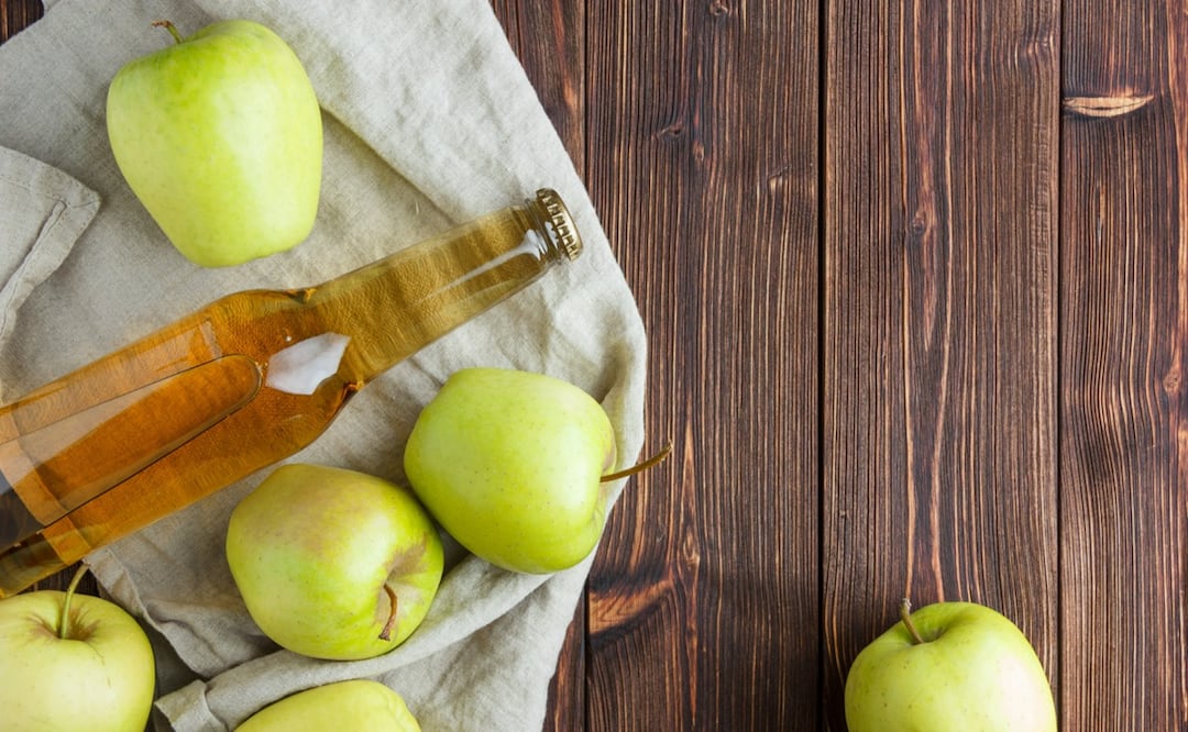 Estos son los riesgos de ingerir vinagre de manzana. Foto: Freepik