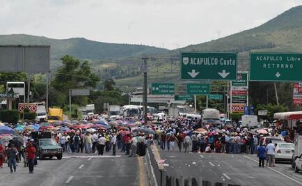Guerrero premia a movimiento social y la CETEG