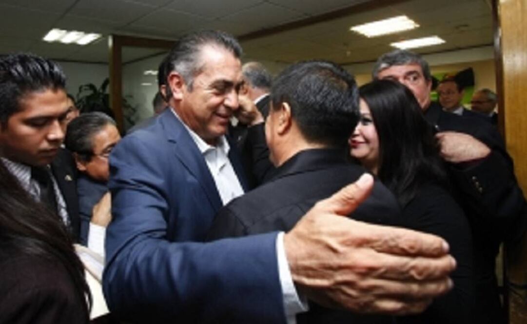 El gobernador de Nuevo León, Jaime Rodríguez Calderón 'El Bronco', desayunó con los diputados del Partido Verde Ecologista de México y su coordinador Jesús Sesma Suárez, en sus oficinas de la Cámara de Diputados (YADÍN XOLALPA. EL UNIVERSAL)