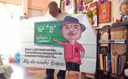 Maestro que da clases afuera de escuela en Oaxaca, lo más compartido