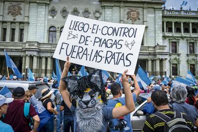 Exigen la renuncia de la fiscal Consuelo Porras