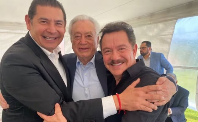 Bartlett reúne a la clase política de Puebla en su  cumpleaños 90; acuden exgobernadores y hasta militantes del PAN