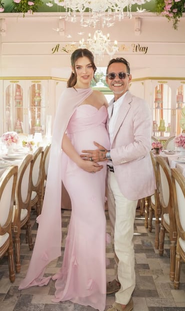 Nadia Ferreira y Marc Anthony en el baby shower de su hija.
Instagram nadiaferreira
