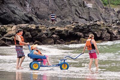 Cuastecomates, una playa incluyente