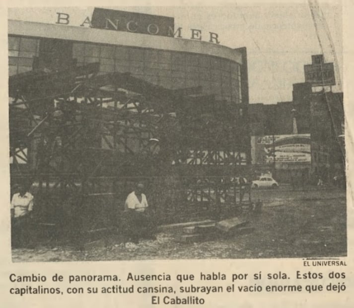 Entre llanto y admiración, capitalinos acompañaron la “cabalgata” del Caballito de Tolsá
