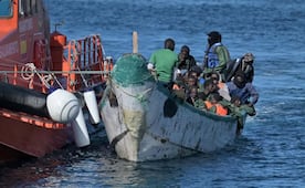Naufragio de embarcación con migrantes deja 5 muertos y varios desaparecidos en Islas Canarias; había más de 100 personas a bordo