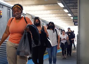 CDC de EU reviran y vuelven a recomendar uso de cubrebocas, incluso en vacunados