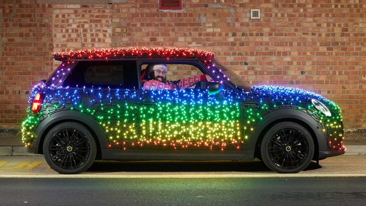 El Mini navideño que circula por Reino Unido