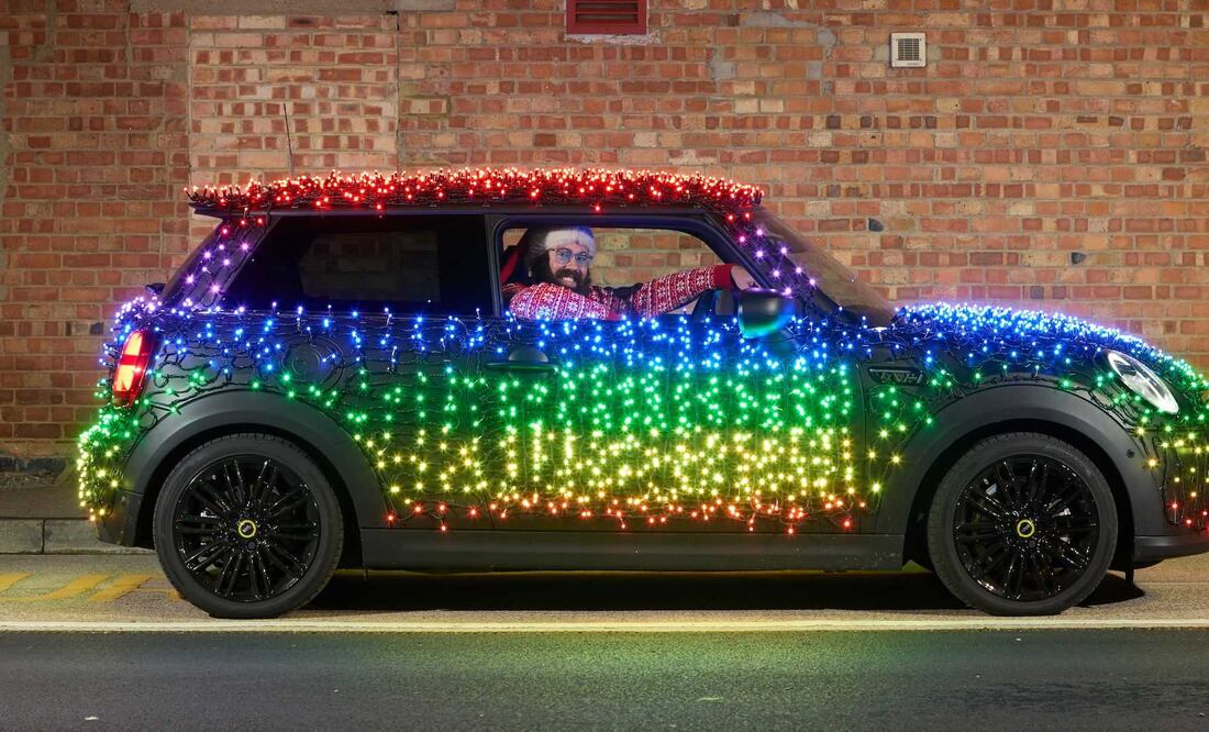 El Mini navideño que circula por Reino Unido